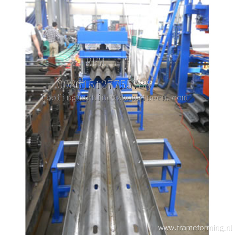 Expressway guardrail roll forming machine