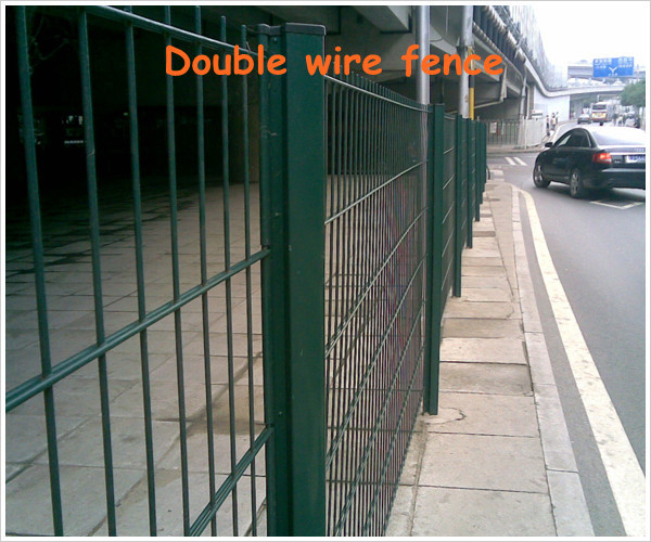 white pvc coated welded wire mesh fence