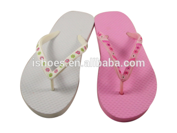 basic fashion beach flipflop with flower injected pvc strap