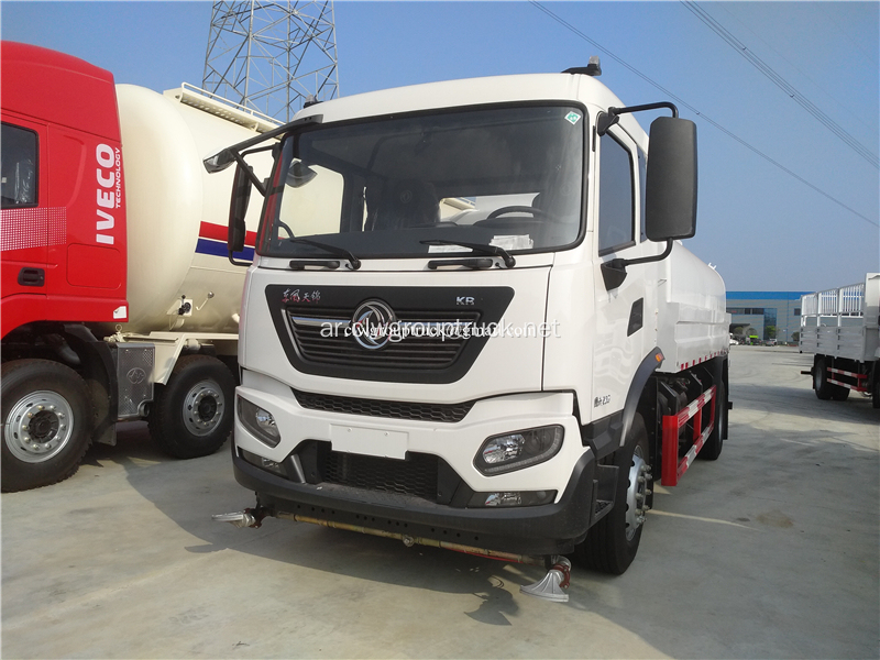 بيع شاحنة الصهريج لنقل المياه Dongfeng 4x2 8000L