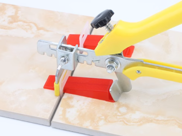 Tile accessory gap leveler