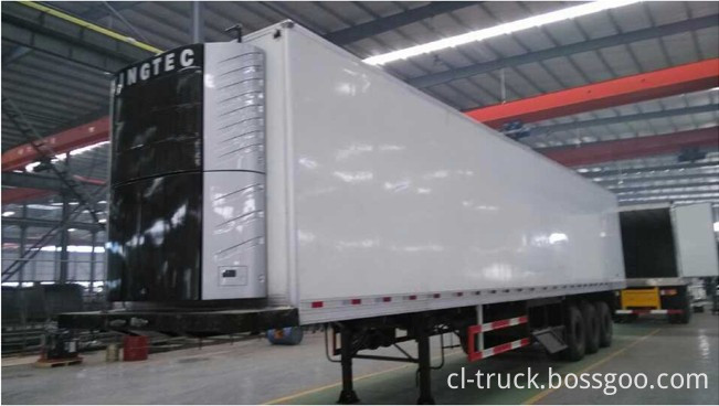 Semitrailer refrigerator truck