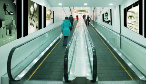 Supermarché escaliers électriques avec le certificat de