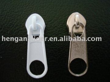 Nylon zipper slider