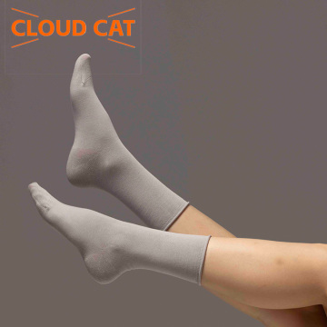 Șosete rafinate și versatile de damă cu rame cu cerc