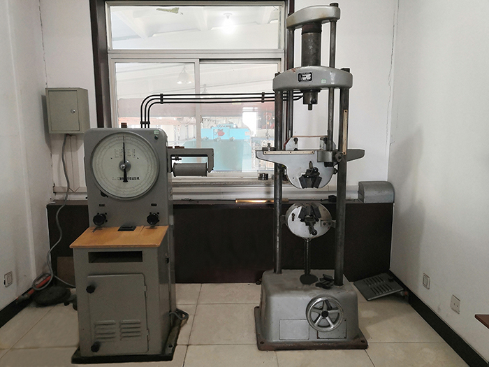 Universal testing machine