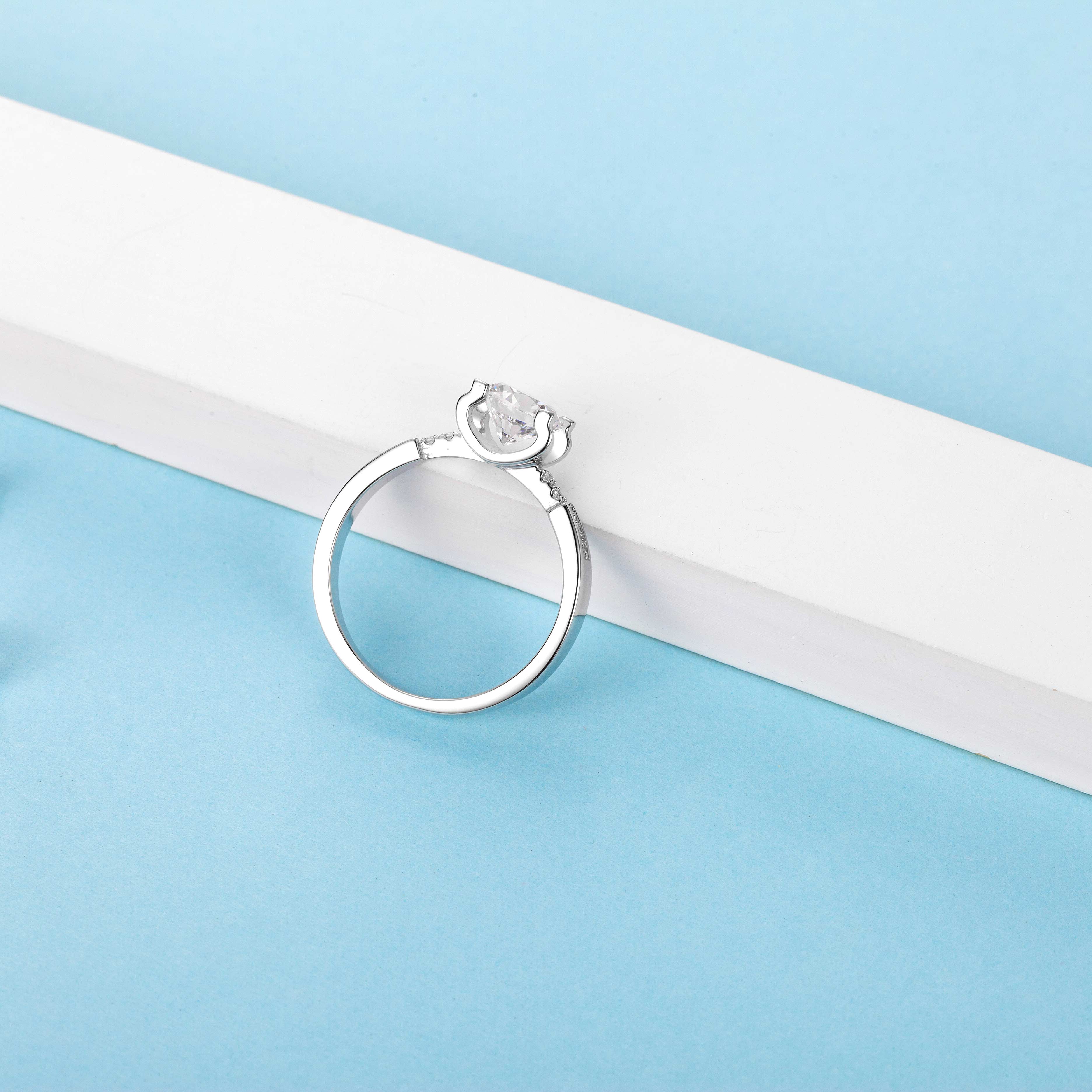 Trendy Fashion Custom  925 Silver Ring For Eternity Love  Ring Four Prong Crystal With Side Diamonds For Anniversary