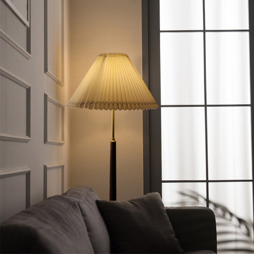 LEDER Decoratieve hoge houten vloerlamp