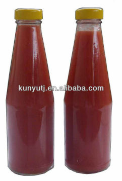 tomato sauce in glass jar