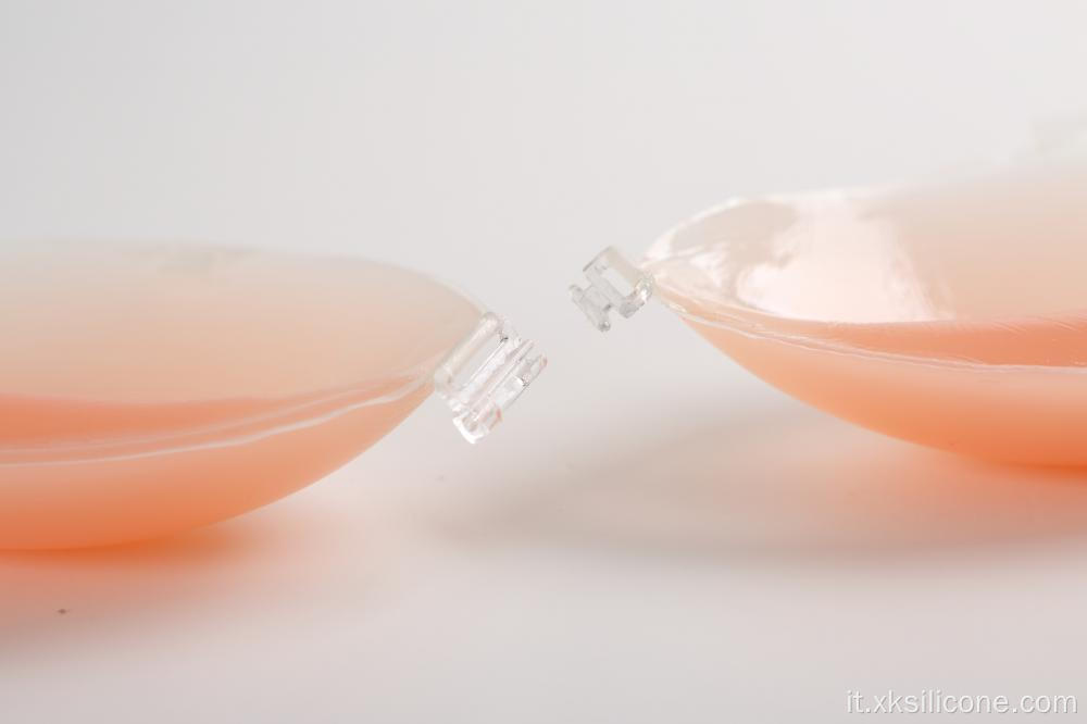 la tazza spessa della signora sexy raccoglie il reggiseno del silicone senza schienale