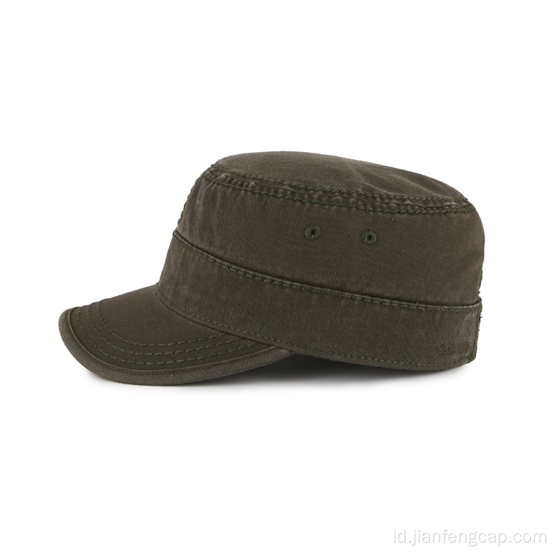 topi gaya militer kosong