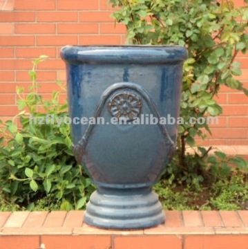 (FO-9905) Trophy shape Glazed Clay Planter