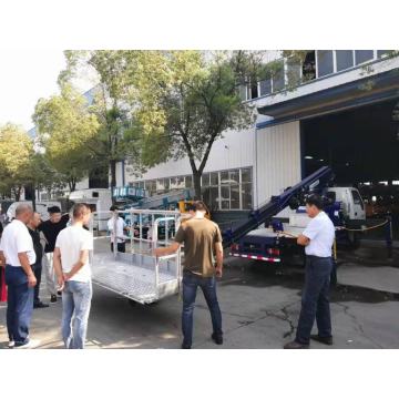 Boom telescópico hidráulico elevando el camión de trabajo de elevación de la altitud