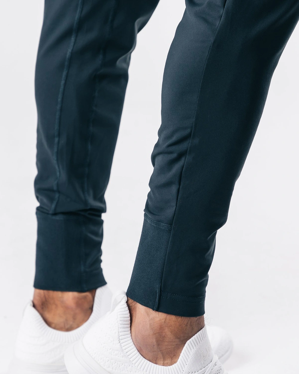 Men's Form-Fitting Leg Fit Jogger