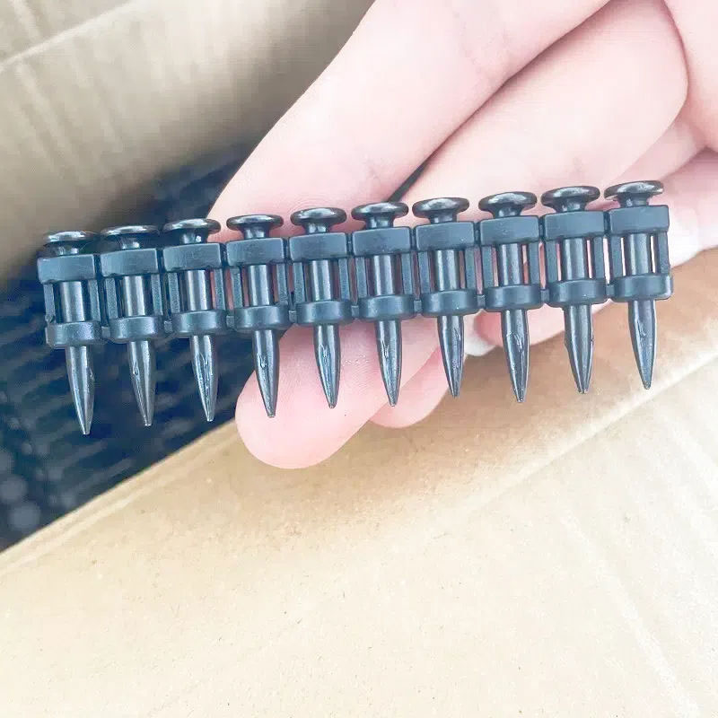 Materiali per chiodi in legno nero Black woodworking nails materials