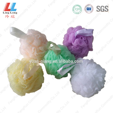 Wavy mesh graceful sponge ball