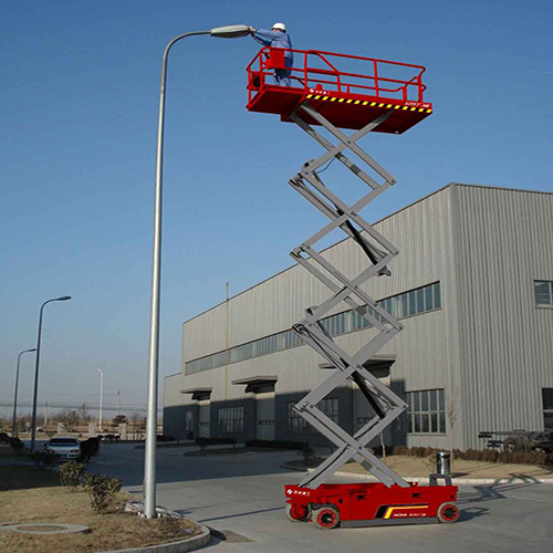 Rough terrain scissor lift