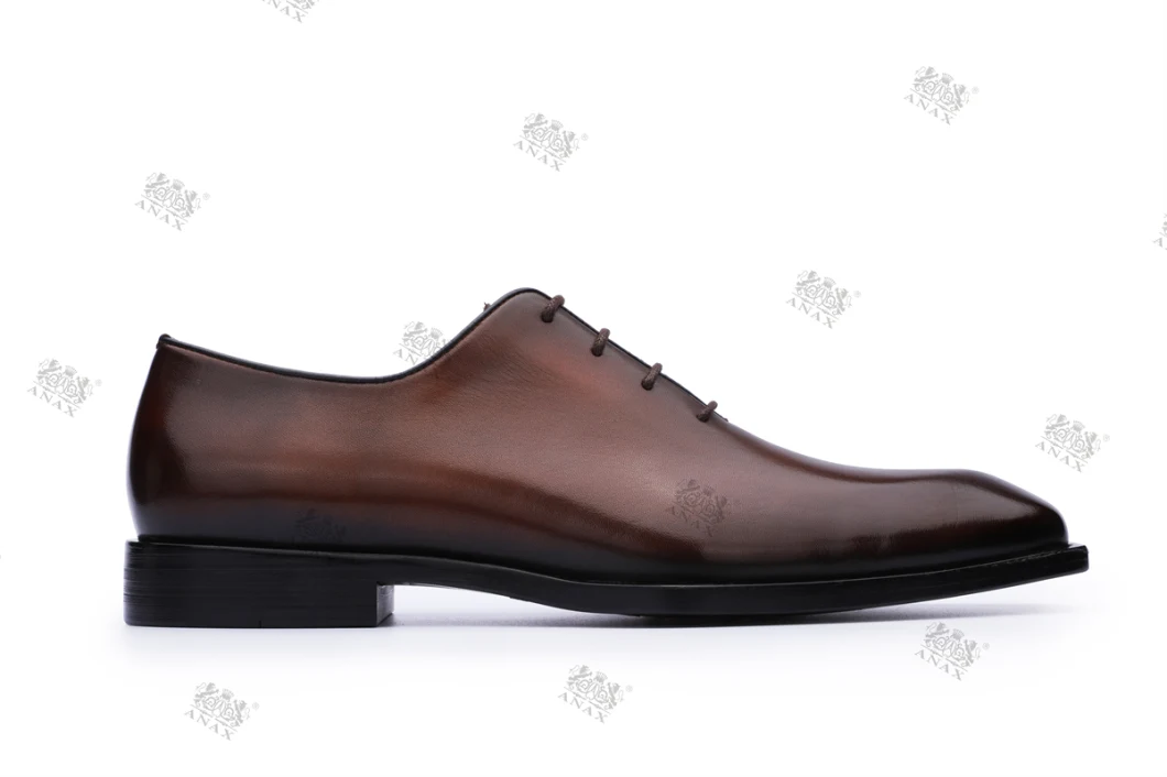 Los nuevos zapatos de cuero para hombre con cordones y ropa formal para negocios son adecuados para reuniones de ocio de viajes diarios en lugares de trabajo de negocios