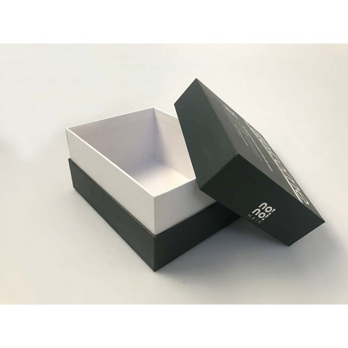 Gift Box with Magnetic Closure