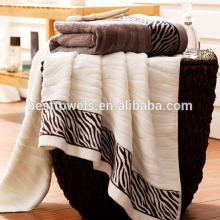 solid bath towel with border
