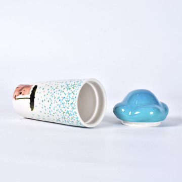 Taza de cerámica con forma de nube de café con leche con tapa