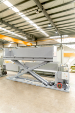 Electro hydraulic driving lift