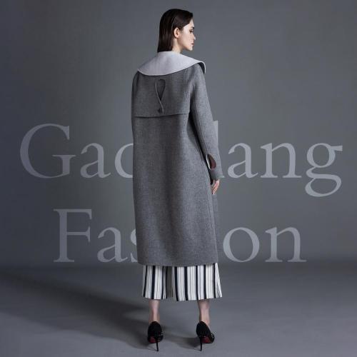 Cashmere coat with lapel design