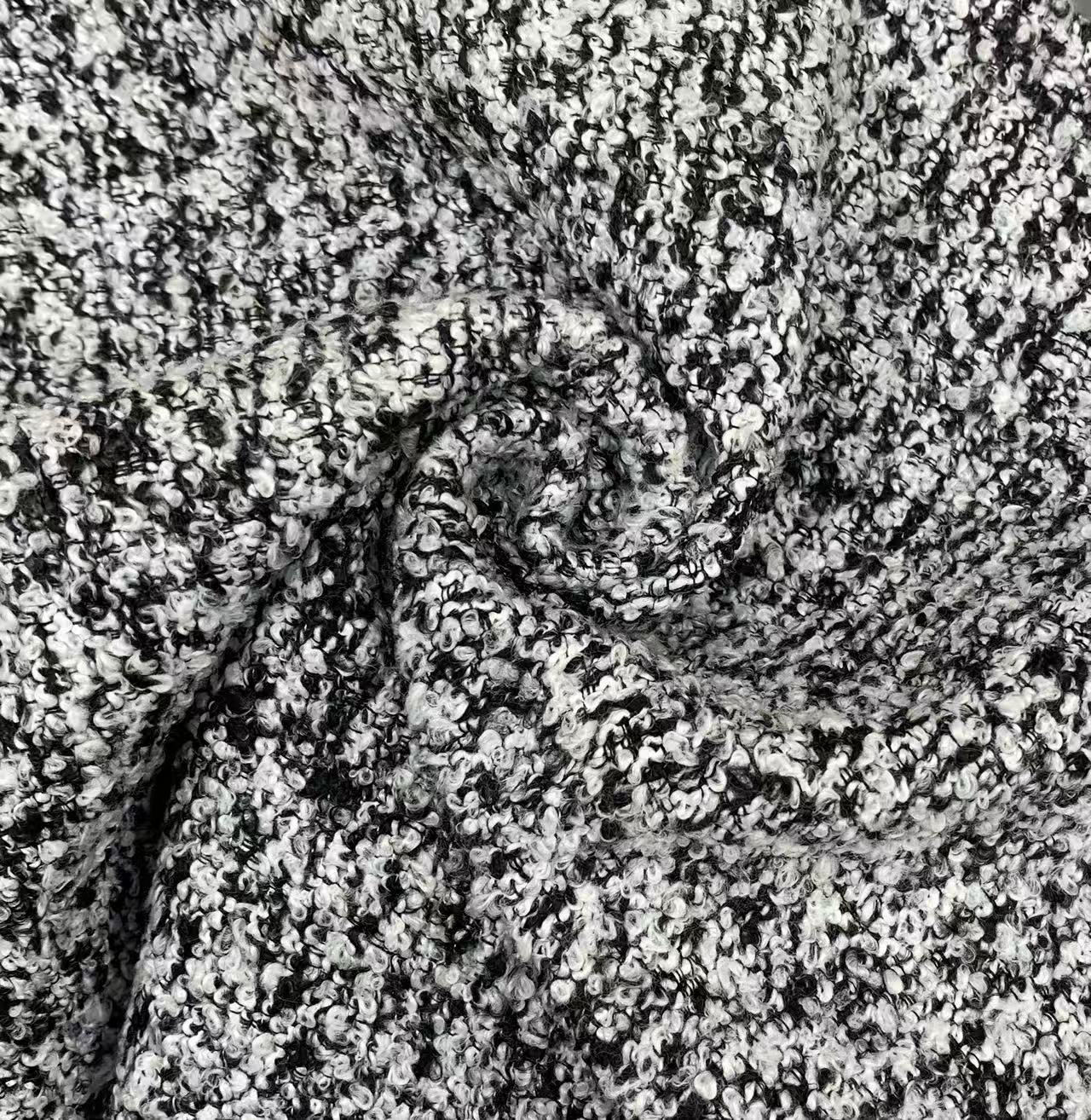 Tissu bouclé doux et élégant. Soft and Stylish Bouclé Fabric