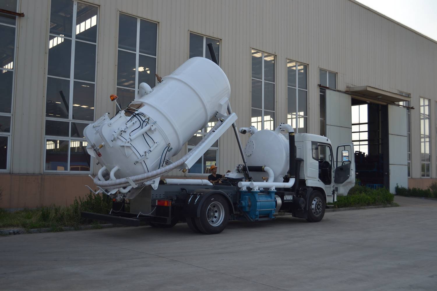 Вакуумные всасывающие машины (5) Vacuum Suction Trucks (5)