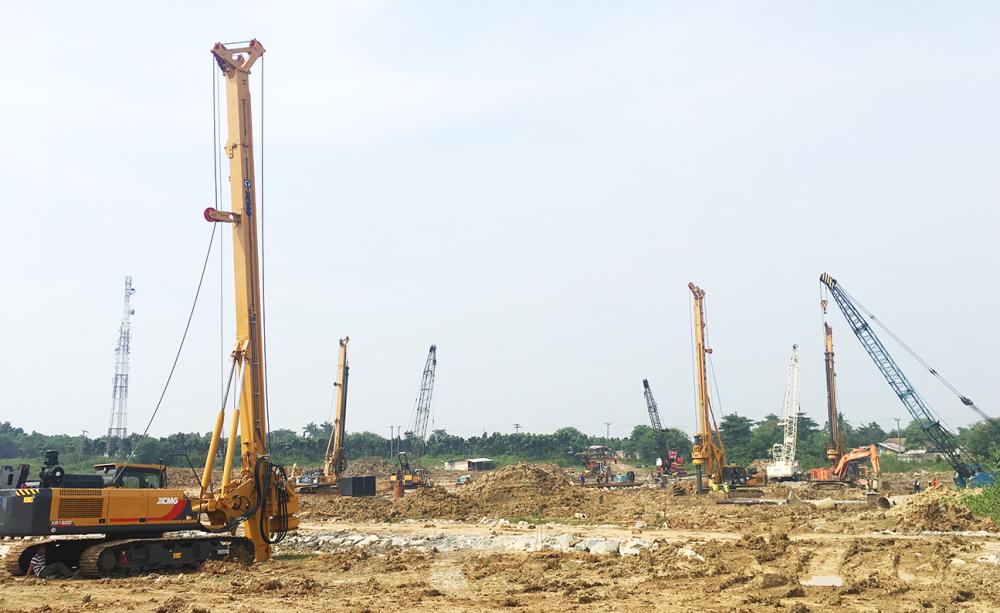 XCMG rig pengeboran putar baru XR180D