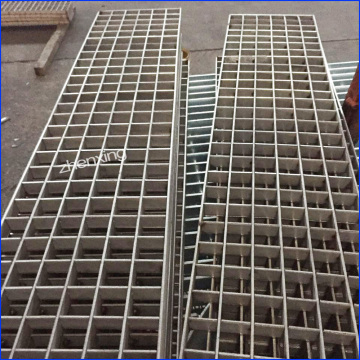 Plug-Type Flat Steel Grating