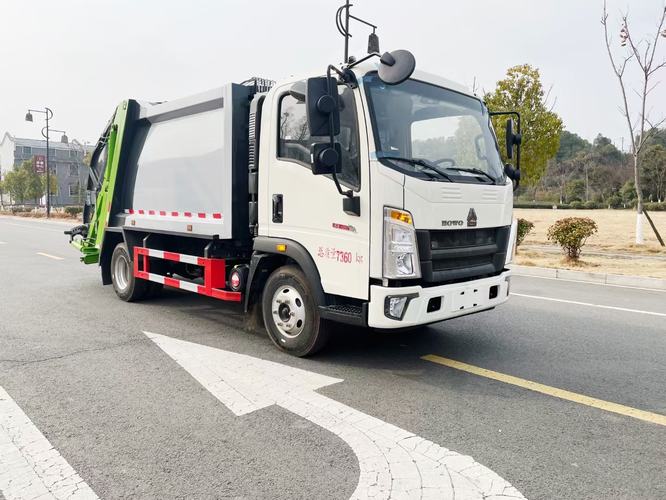 Sinotruk 4x2 رفض سيارة الشاحنة الضوفية القمامة