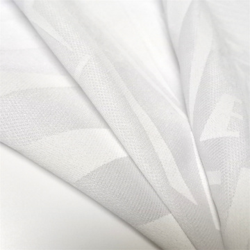 Meregangkan pigmen lycra putih pada kain putih