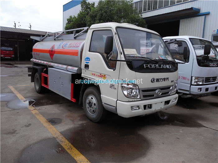 شاحنة وقود صغيرة FOTON Forland 4X2 90HP 3000Litres