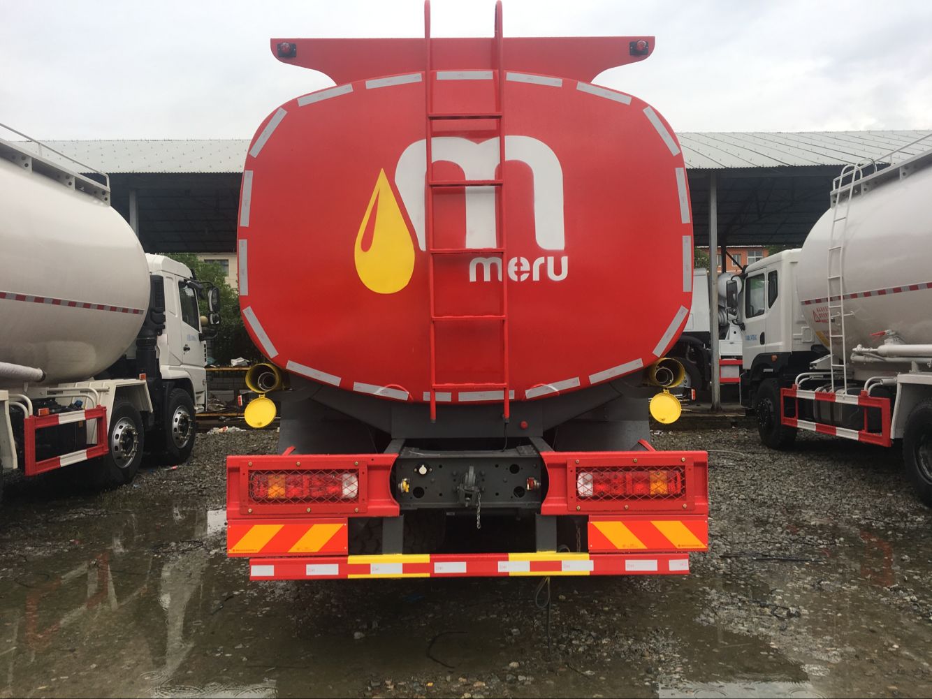 Sinotruk 25CBM Carbon steel fuel truck