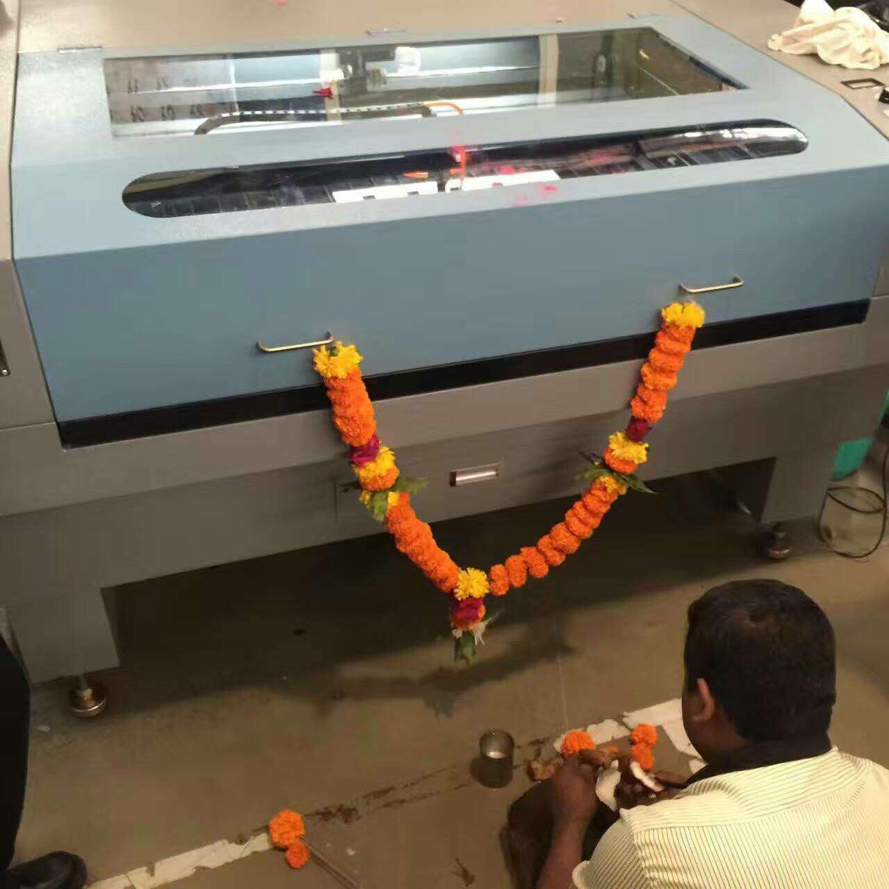 Welcome new laser cutting machine with local customs