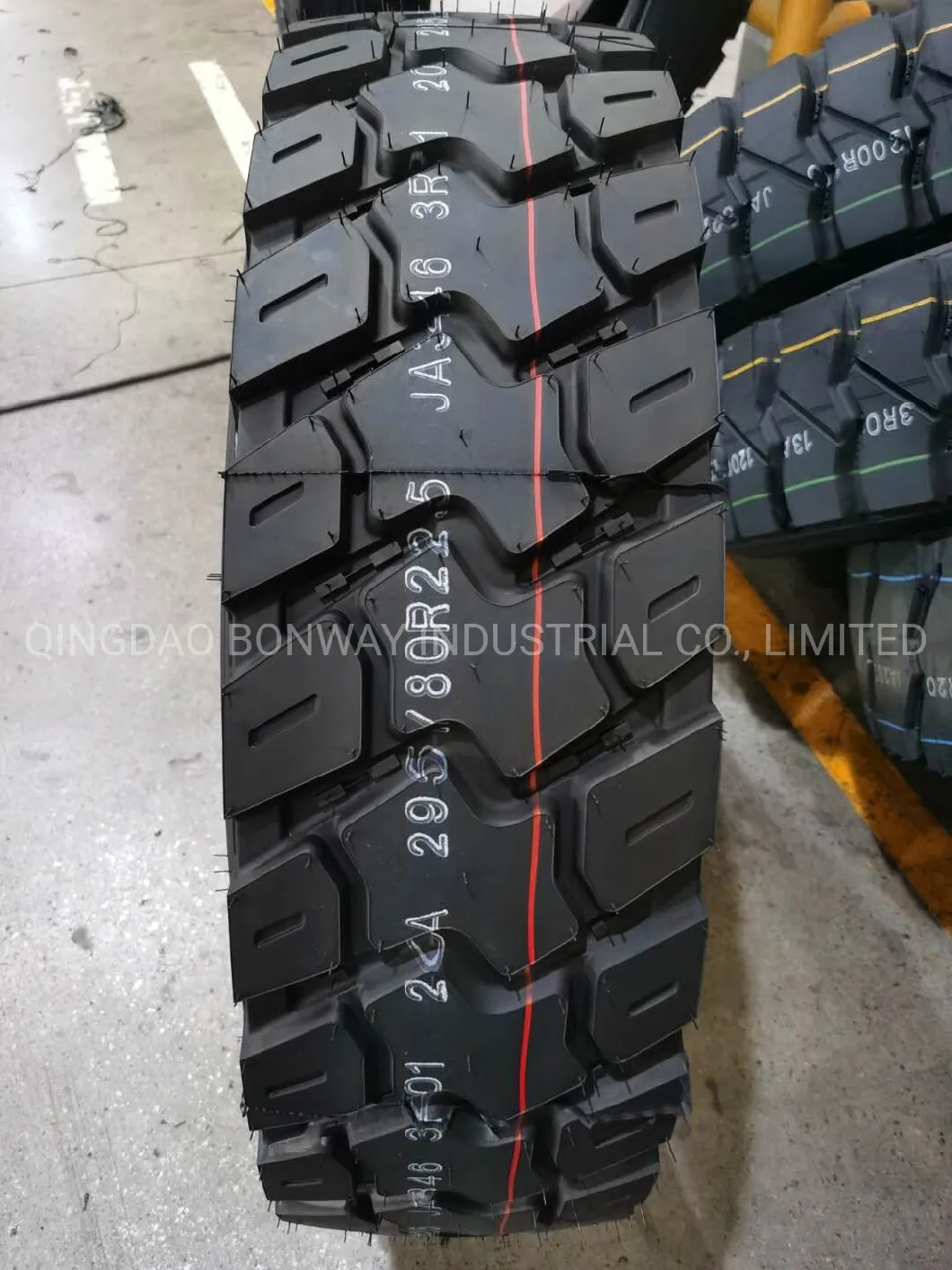 Chinese Top Brand Runever All Steel Radial TBR Tubeless Truck and Bus Tyres with 295/80r22.5 315/80r22.5 385/65r22.5 13r22.5