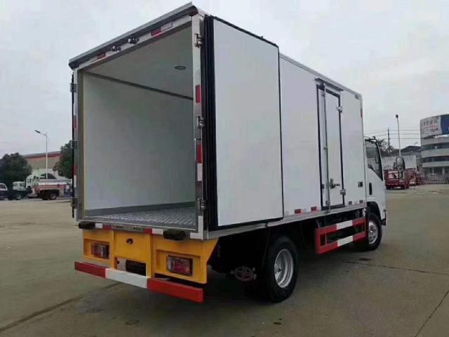 Isuzu 6 Wheels 4x2 شاحنة ثلاجة صغيرة