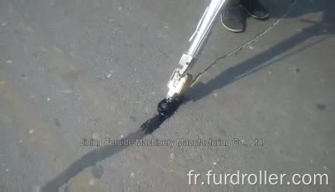 Machine de remplissage de fissures d'asphalte de remorque FURD (FGF-100)