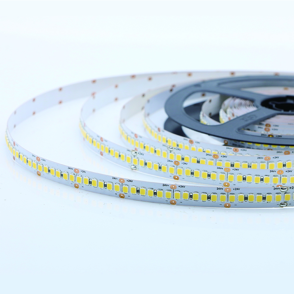 مرنة بيضاء SMD2835 أحادية 240LED قطاع 12V