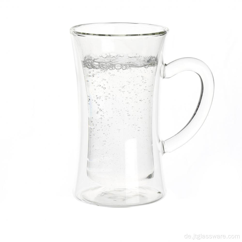 Trinkgläser aus graviertem Glas