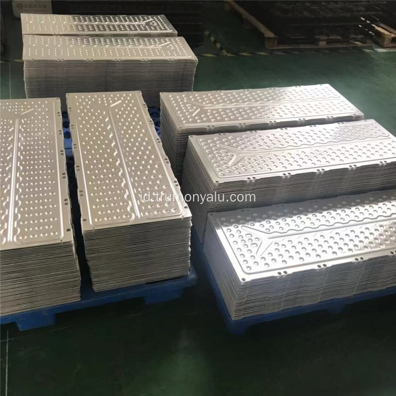 3003 pemasangan plat pendingin air aluminium vakum brazing