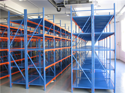 Densité de stockage réduite Installation facile Vente de rayonnages d&#39;entrepôt industriel