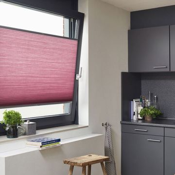 Cordless blackout cellular shades