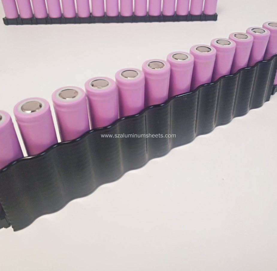 Aluminum snake cooling pipe for 21700 battery