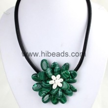 handmade flower shape shell necklace NDN0004