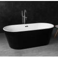 Schwarze freistehende weiße Acryl-Badewanne