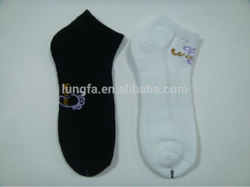 New style best-Selling custom made men cotton sport socks