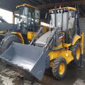 XCMG XC870K Baggerader vorne und Heckbagger