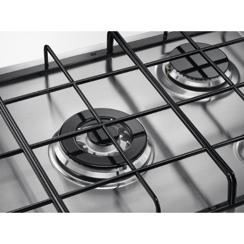 Cooktops embutidos Zanussi em um fogão de aço inoxidável